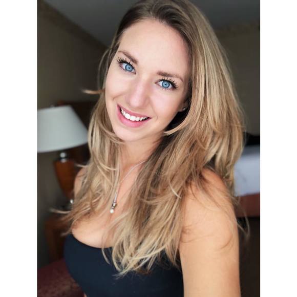 Meet your Posher, Stephanie - Picture 1 of 1